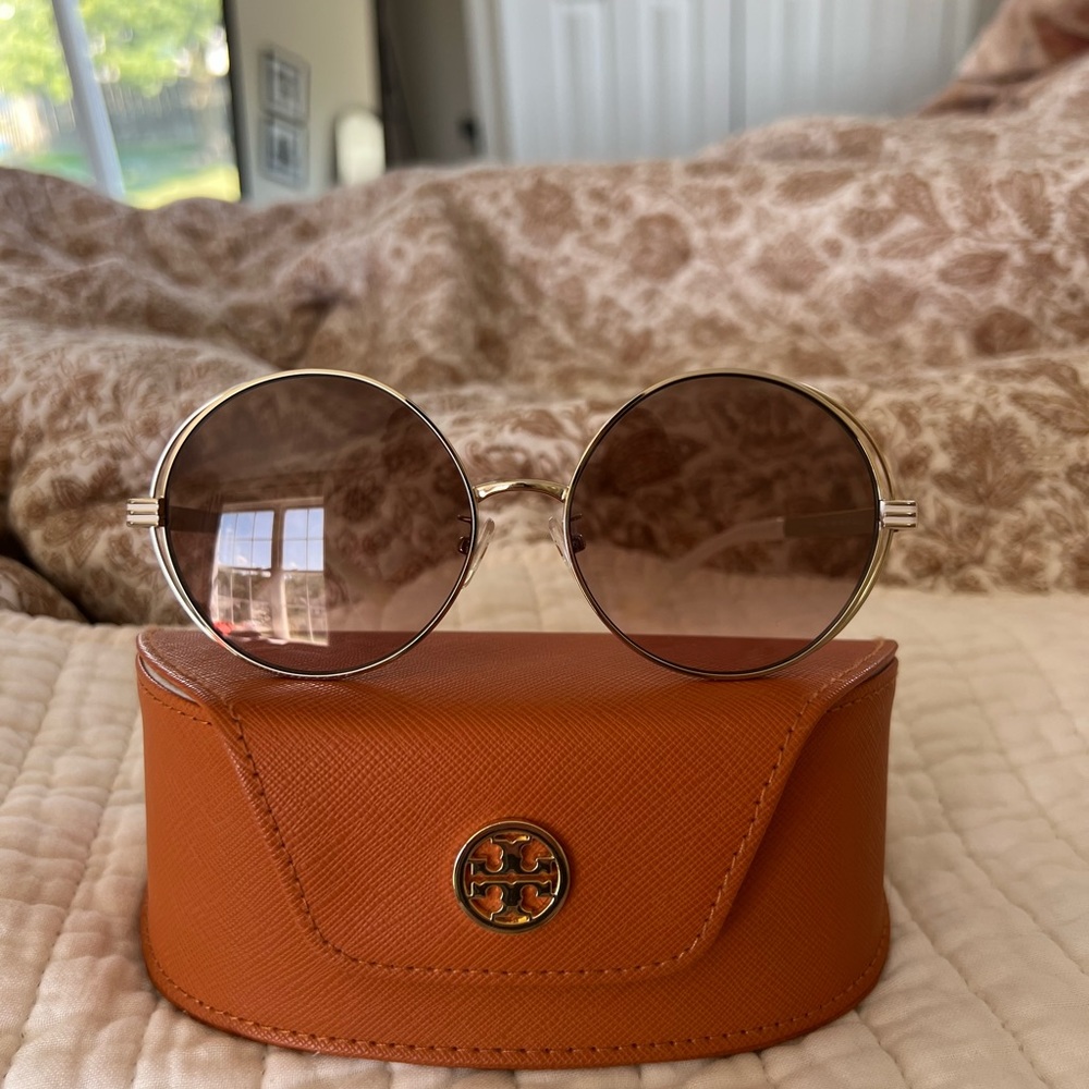Tory Burch Gold Frame Brown Lens Round Sunglasses - Picture 5 of 6